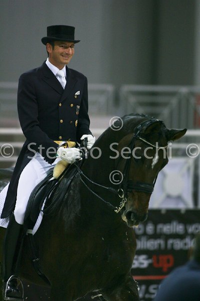 LAUGKS_MEGGLE\'S WELTTALL_MILANO_2011_SS2_2367.jpg